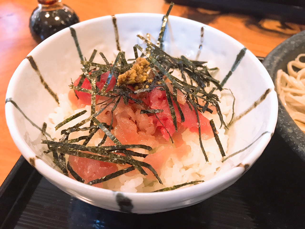 助六のマグロ丼